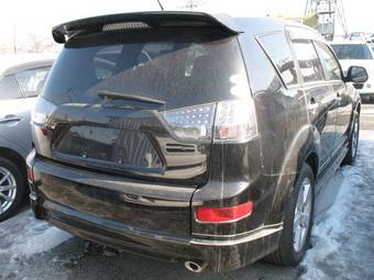 2005 Mitsubishi Outlander Photos