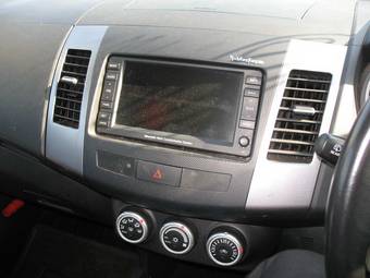 2005 Mitsubishi Outlander Wallpapers