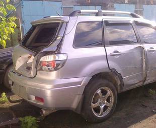 2005 Mitsubishi Outlander Photos