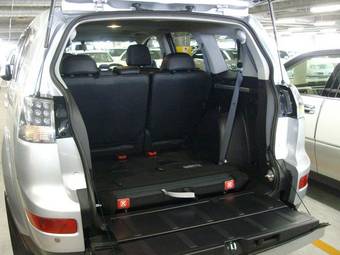 2005 Mitsubishi Outlander Photos