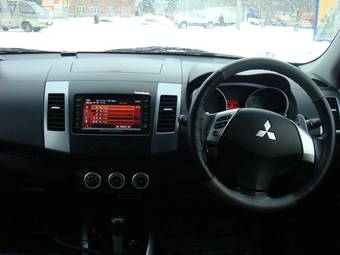 2005 Mitsubishi Outlander Pictures