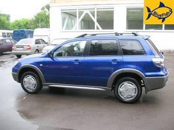 2005 Mitsubishi Outlander Wallpapers