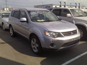 2005 Mitsubishi Outlander Photos
