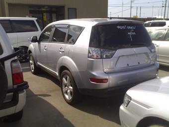 2005 Mitsubishi Outlander Photos