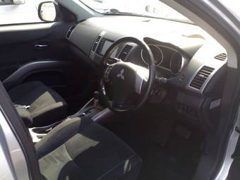 2005 Mitsubishi Outlander Wallpapers