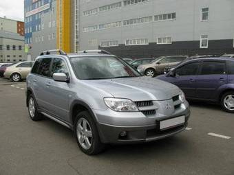 2005 Mitsubishi Outlander Pictures