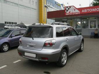 2005 Mitsubishi Outlander Photos