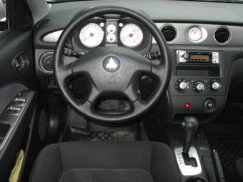 2005 Mitsubishi Outlander Photos