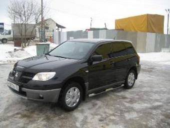 2005 Mitsubishi Outlander Pictures