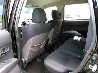 2005 Mitsubishi Outlander Pics
