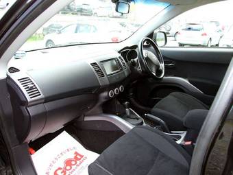 2005 Mitsubishi Outlander Pictures