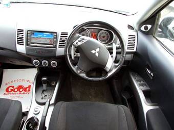 2005 Mitsubishi Outlander Wallpapers