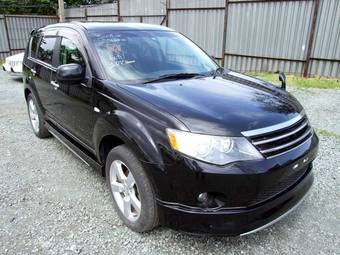 2005 Mitsubishi Outlander Photos