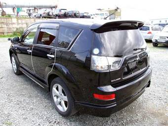 2005 Mitsubishi Outlander Photos