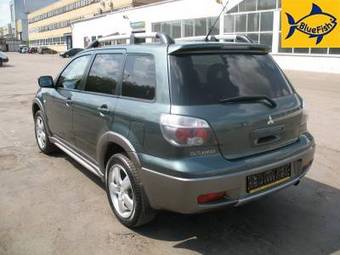 2005 Mitsubishi Outlander Pics
