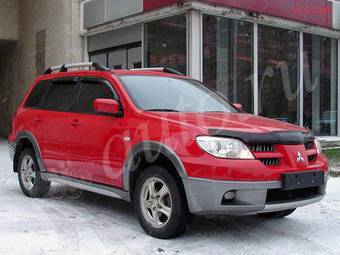 2005 Mitsubishi Outlander Pictures