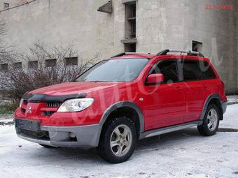 2005 Mitsubishi Outlander Photos