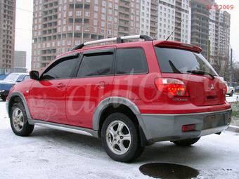2005 Mitsubishi Outlander Photos