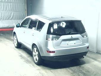 2005 Mitsubishi Outlander Photos