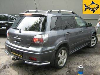 2005 Mitsubishi Outlander Photos