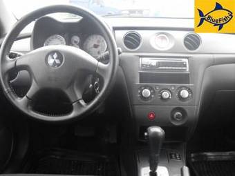 2005 Mitsubishi Outlander Pictures