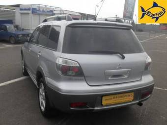 2005 Mitsubishi Outlander Photos