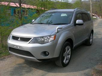 2005 Mitsubishi Outlander Pictures