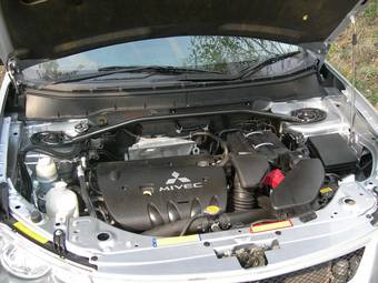 2005 Mitsubishi Outlander Images