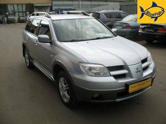 2005 Mitsubishi Outlander Pics