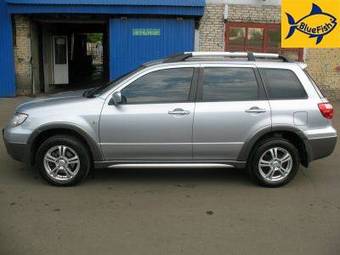 2005 Mitsubishi Outlander Pictures