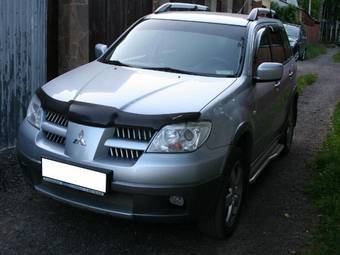2005 Mitsubishi Outlander Pictures