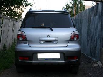 2005 Mitsubishi Outlander Wallpapers