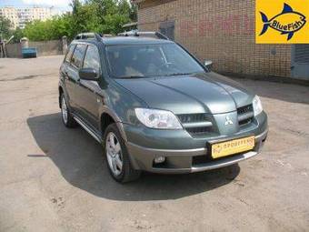 2005 Mitsubishi Outlander Photos