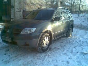 2005 Mitsubishi Outlander Photos