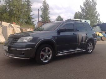 2005 Mitsubishi Outlander Pictures