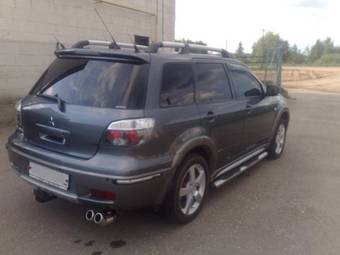 2005 Mitsubishi Outlander Photos