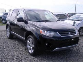 2005 Mitsubishi Outlander Photos