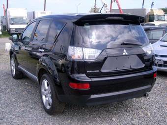 2005 Mitsubishi Outlander Photos