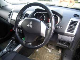 2005 Mitsubishi Outlander Pictures