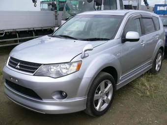 2005 Mitsubishi Outlander Photos