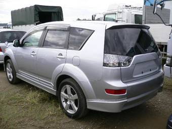 2005 Mitsubishi Outlander Pictures