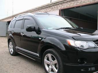 2005 Mitsubishi Outlander Pictures