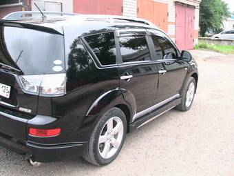 2005 Mitsubishi Outlander Photos