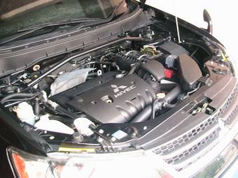2005 Mitsubishi Outlander Photos
