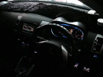 2005 Mitsubishi Outlander Wallpapers