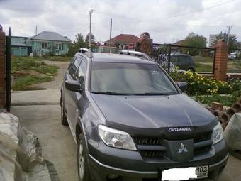 2005 Mitsubishi Outlander Pictures