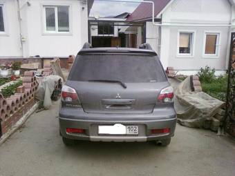 2005 Mitsubishi Outlander Photos