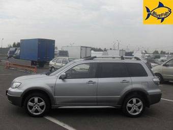 2005 Mitsubishi Outlander Images