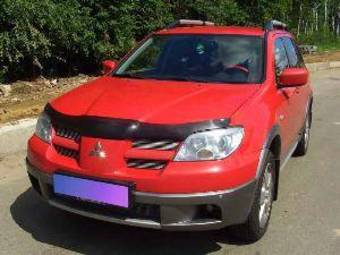 2005 Mitsubishi Outlander Photos