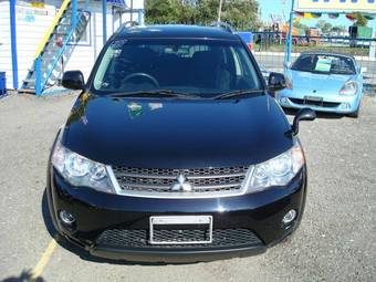 2005 Mitsubishi Outlander Photos